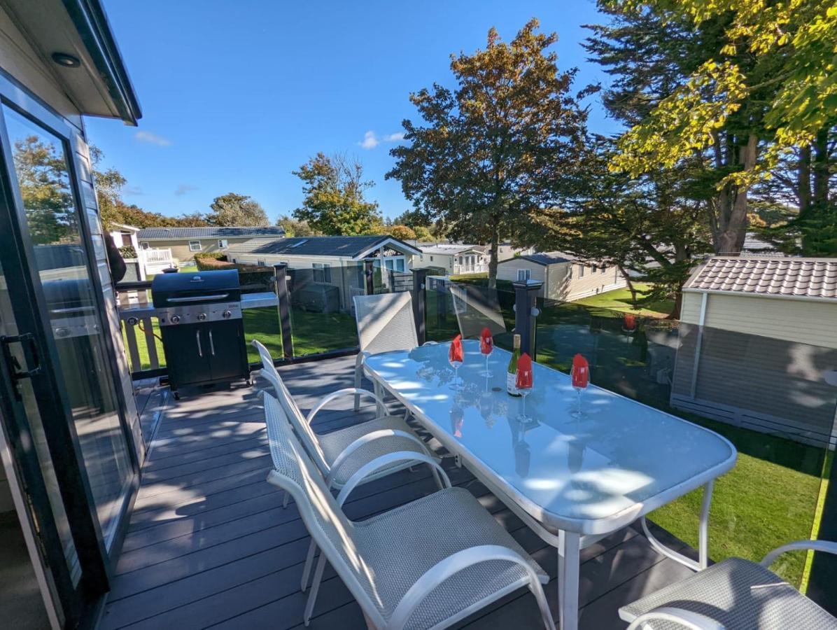 Stunning Luxury Caravan On Edge Of New Forest On Shorefield Country Park Entertainment And Leisure Passes Included Milford on Sea Dış mekan fotoğraf